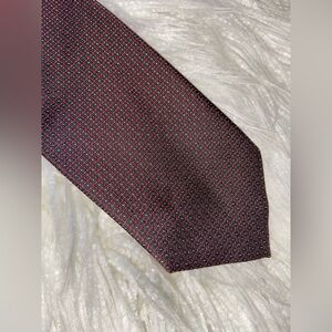 Sophisticated Burgundy Tie for Men
